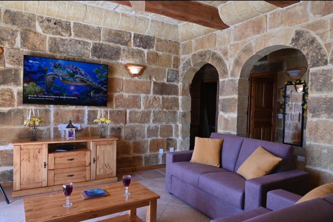 Ta' Nikola Farmhouse, Xaghra Exterior photo