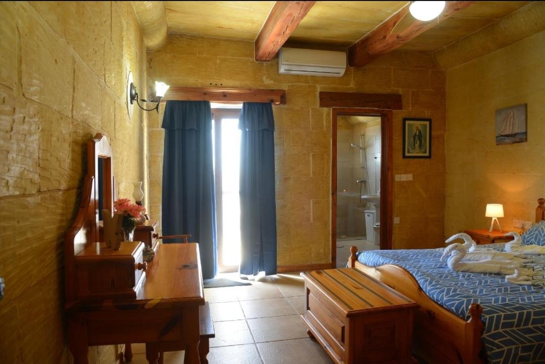 Ta' Nikola Farmhouse, Xaghra Exterior photo